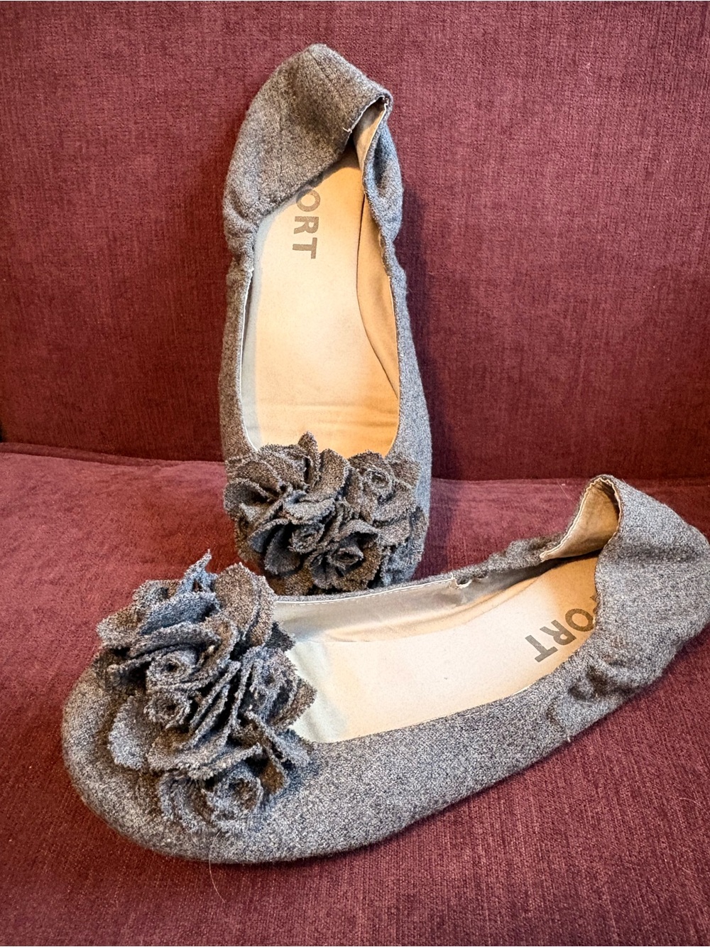 Report Gray Floral Rosette Ballet Flats